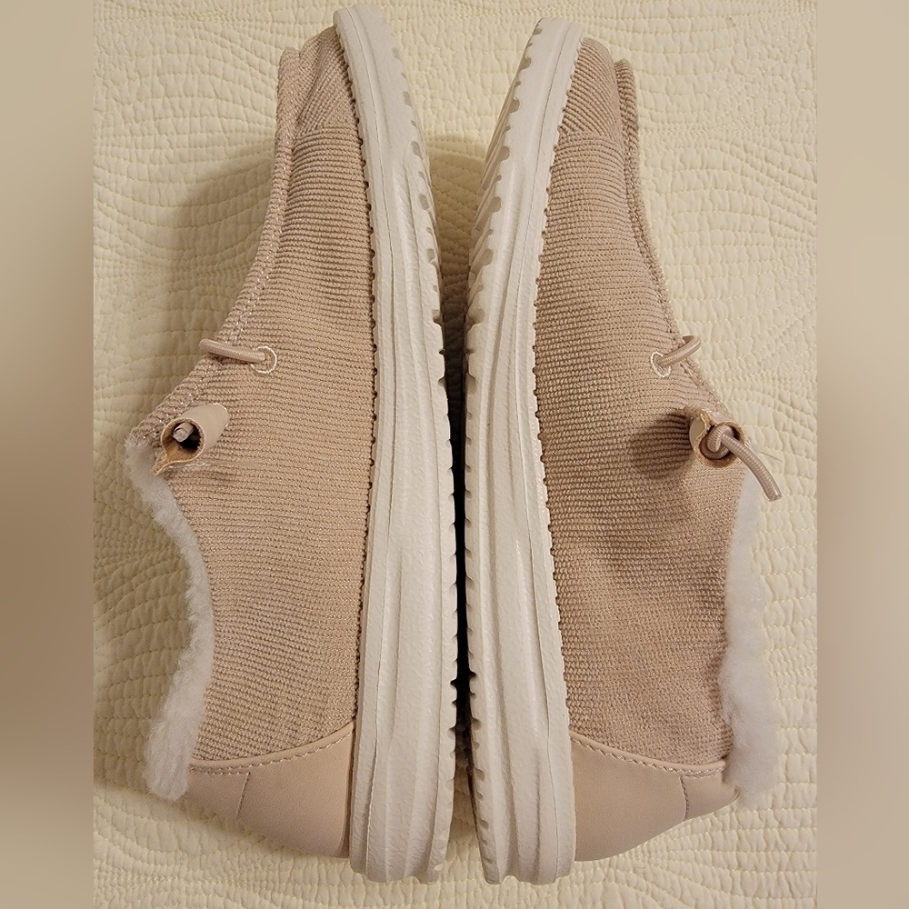 NWT Hey Dude Ladies Wendy Slip On Sneaker - Picture 3 of 10